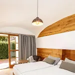 Dvur Pecinov Ξενοδοχείο 4*
