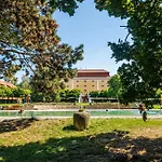 Dvur Pecinov Ξενοδοχείο 4*