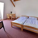 Dvur Pecinov Ξενοδοχείο 4*