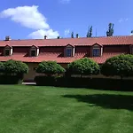 Dvur Pecinov Ξενοδοχείο