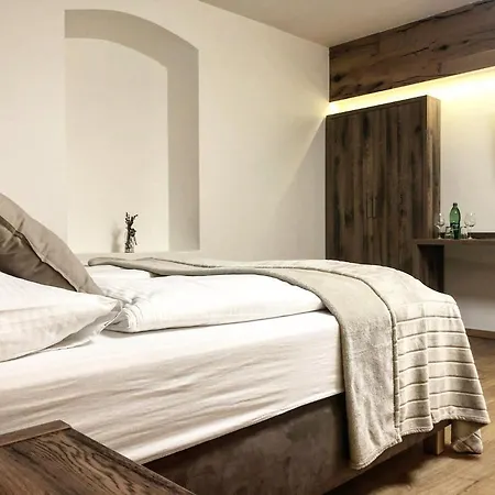 Dvur Pecinov Hotel Benesov (Central Bohemian)