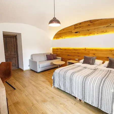 Hotel Dvur Pecinov