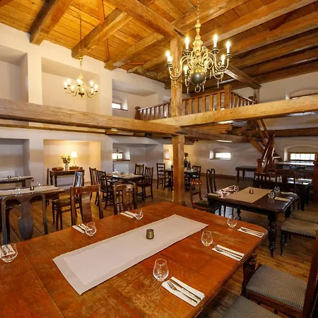 Dvůr Pecínov Hotel Benesov (Central Bohemian)