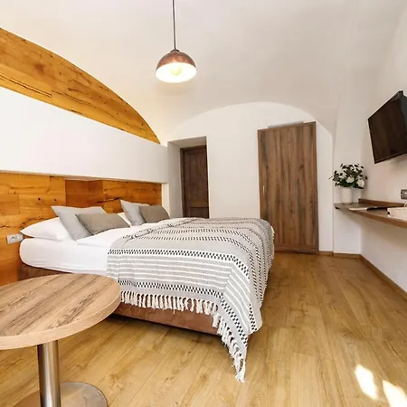 Dvůr Pecínov Hotel