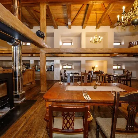 Hotel Dvůr Pecínov 4*