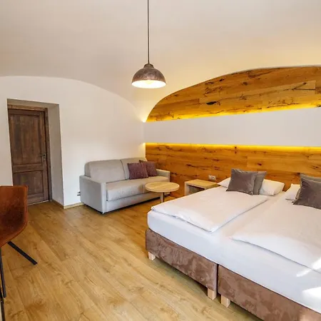 Hotel Dvur Pecinov