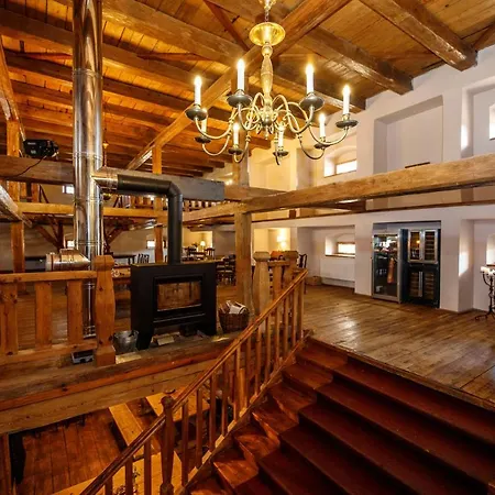 Dvůr Pecínov Hotel