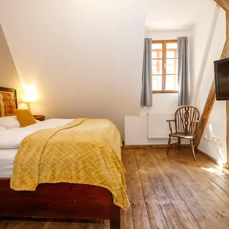 Hotel Dvůr Pecínov 4*