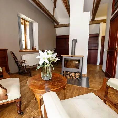 Dvur Pecinov Hotel