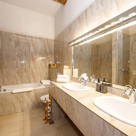 Dvůr Pecínov Benesov (Central Bohemian)