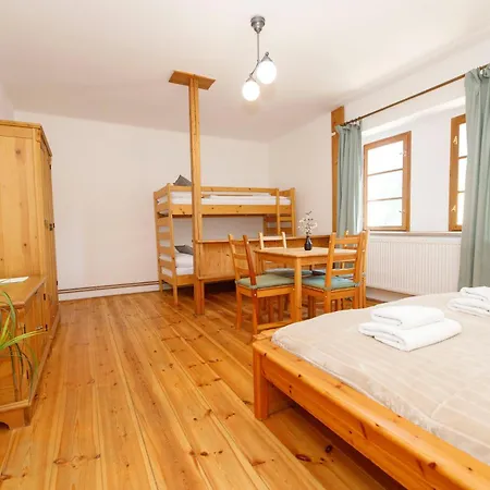 Hotel Dvůr Pecínov