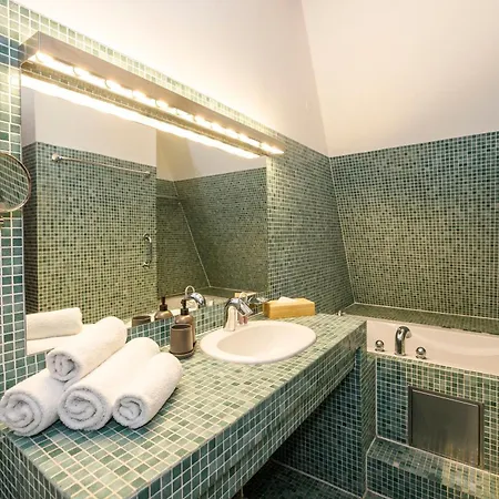 Dvur Pecinov Hotel Benesov (Central Bohemian)