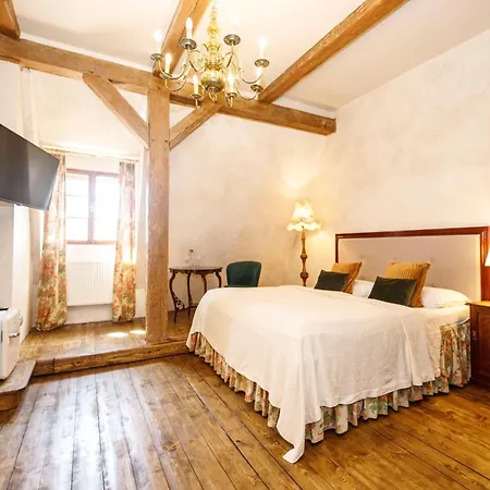 Dvur Pecinov Hotel Benesov (Central Bohemian)