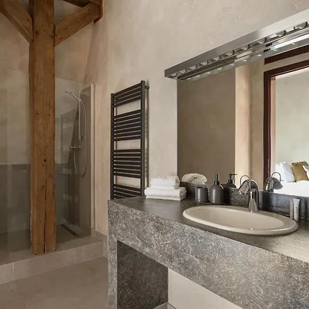Dvur Pecinov Hotel