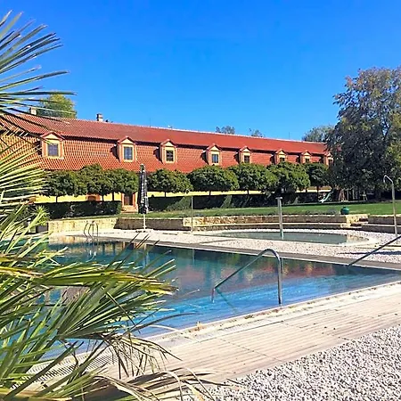 Hotel Dvůr Pecínov