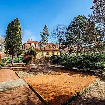 Dvůr Pecínov Hotel