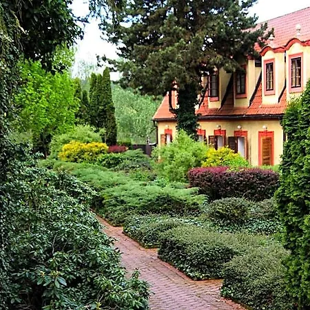 Dvůr Pecínov 4* Benesov (Central Bohemian)
