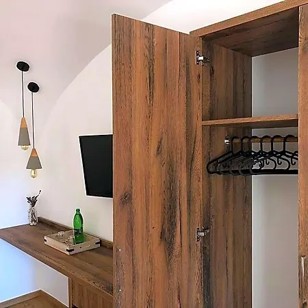 Hotel Dvůr Pecínov 4*
