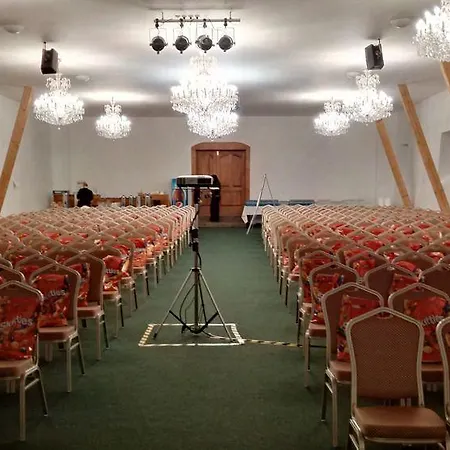 Hotel Dvůr Pecínov 4*