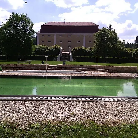 Dvůr Pecínov