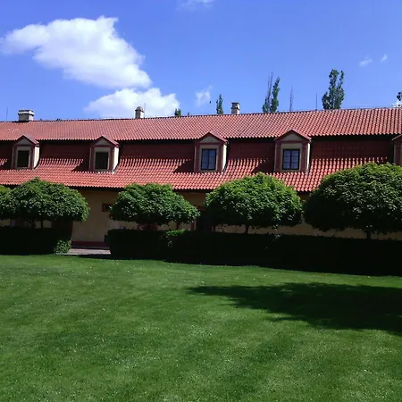 Dvur Pecinov Hotell