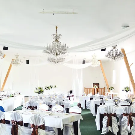 Hotell Dvur Pecinov