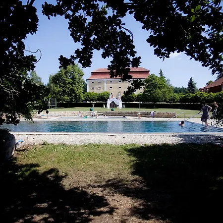Hotell Dvur Pecinov 4*