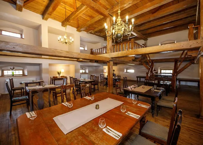 Dvur Pecinov Hotel Benesov (Central Bohemian)