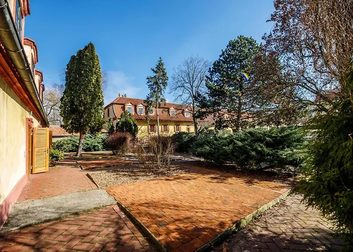 Dvur Pecinov Hotel Benesov (Central Bohemian)