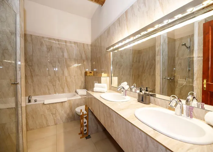 Dvur Pecinov Benesov (Central Bohemian)