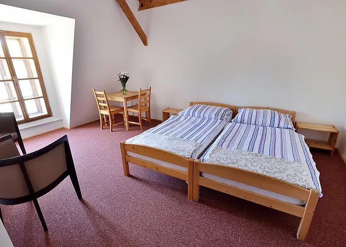 Dvur Pecinov Szálloda 4*