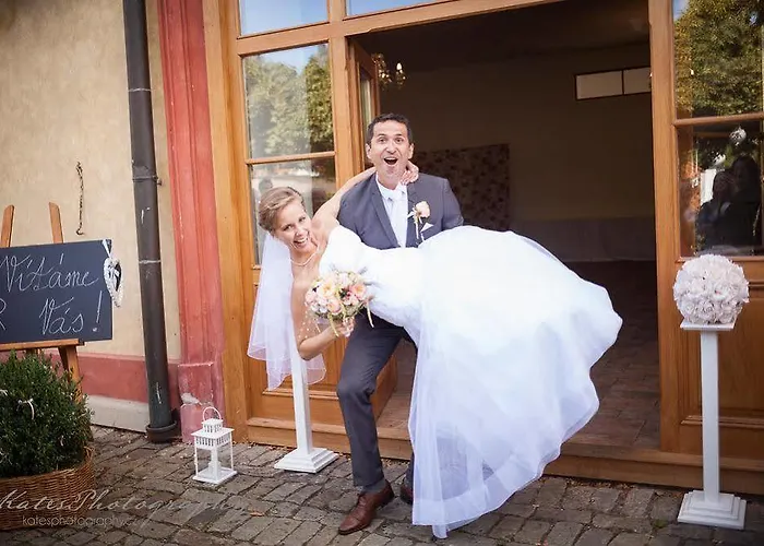 Hotel Dvur Pecinov Benesov (Central Bohemian)